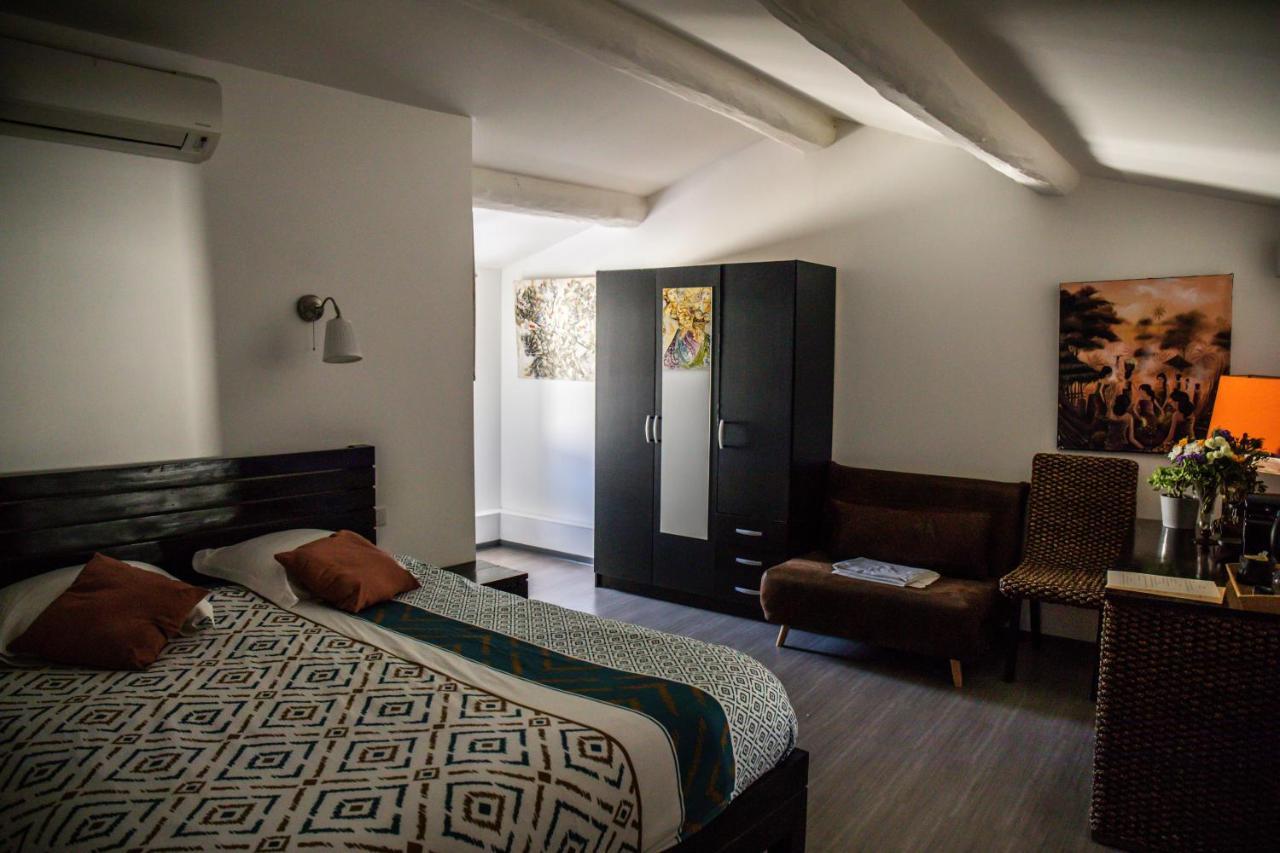 Auberge Sainte Marguerite La Garde  Bagian luar foto